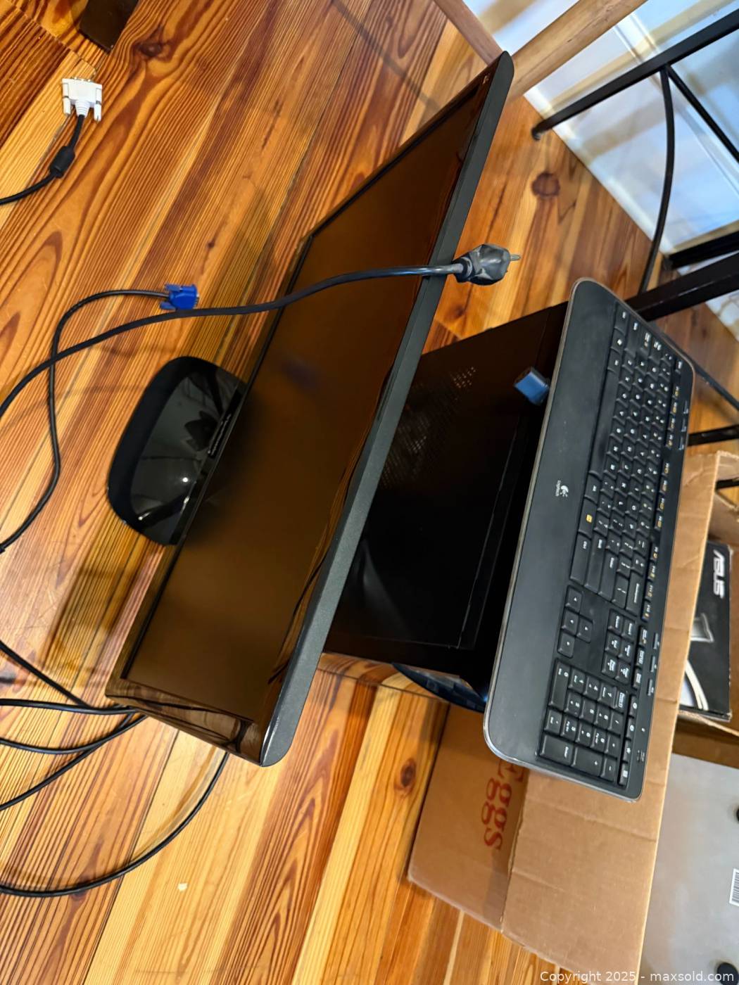 Desktop tower, ViewSonic monitor, Logitech keyboard, cables | Maxsold