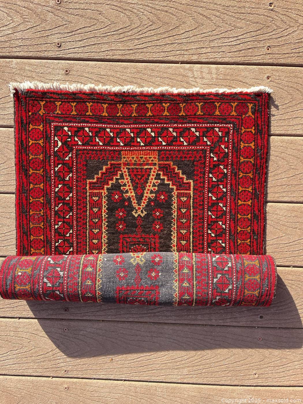Small woven rug 21x32 in | Maxsold