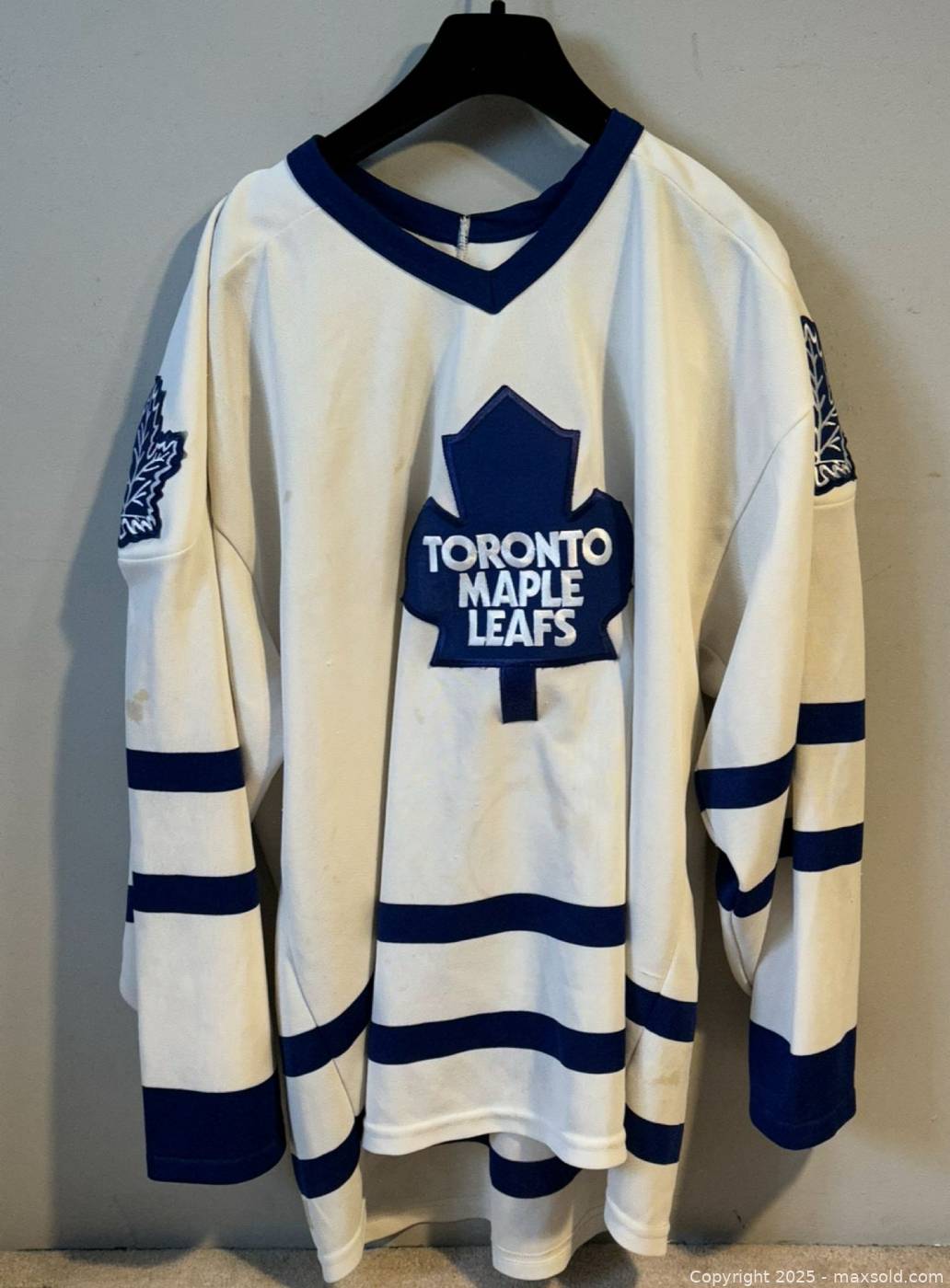 Vintage CCM Toronto Maple Leafs Hockey Jersey | Maxsold