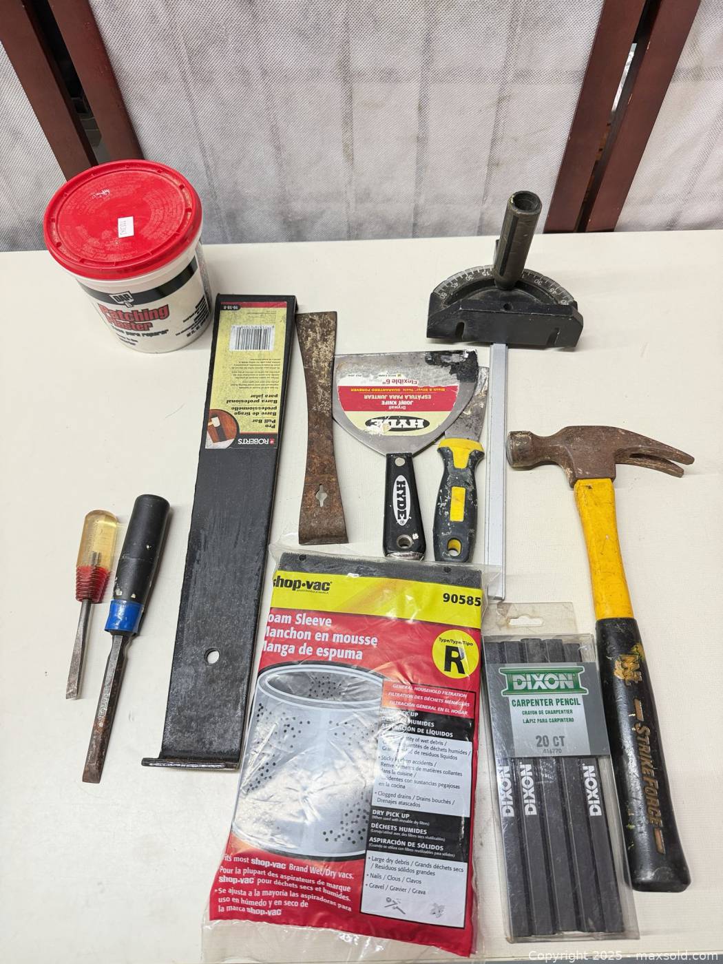 Paint Hand Tools Assorted carpentry and painting hand tools | Maxsold