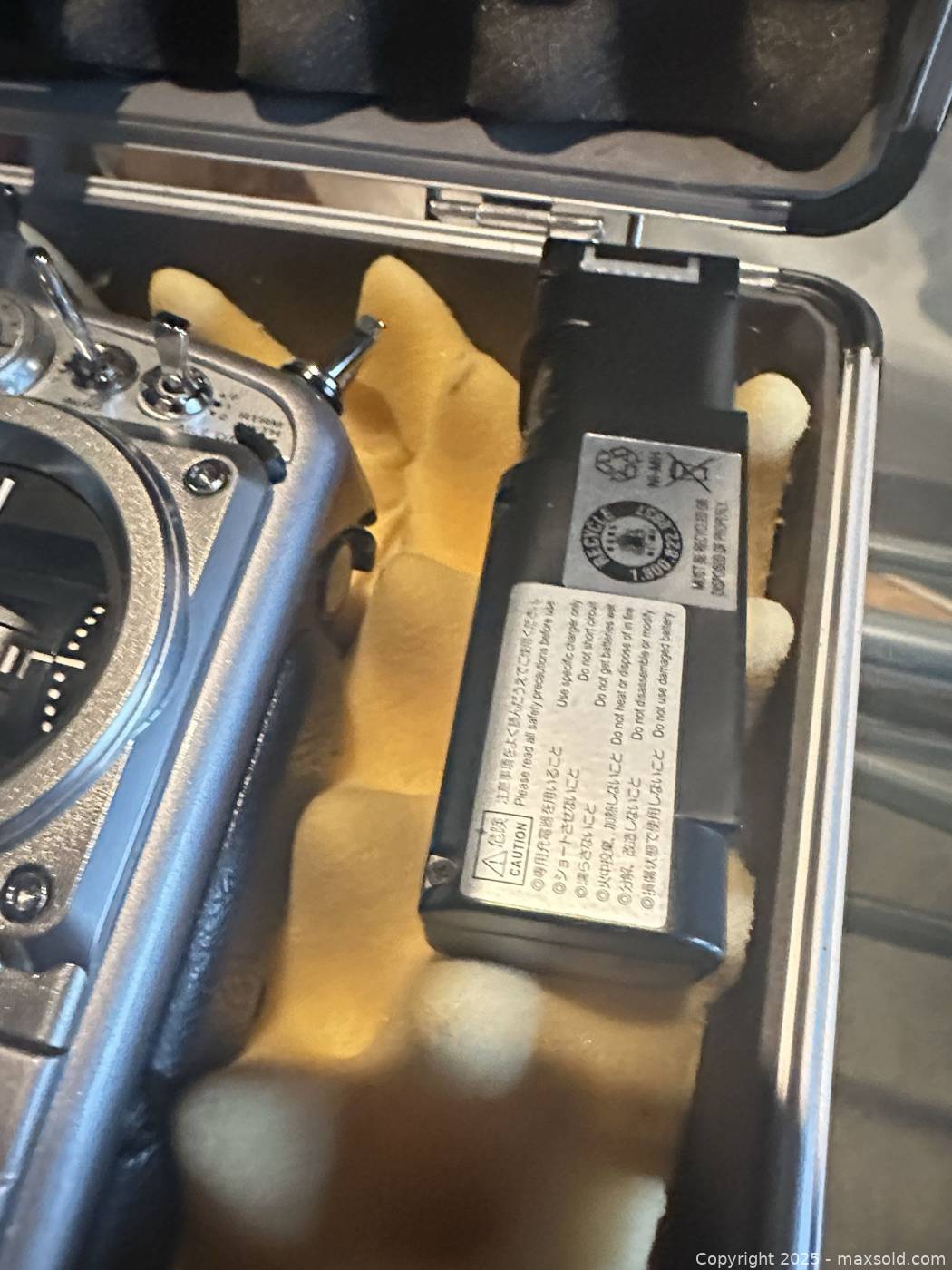 JR 12X 2.4 GHz DSM RC transmitter with case | Maxsold