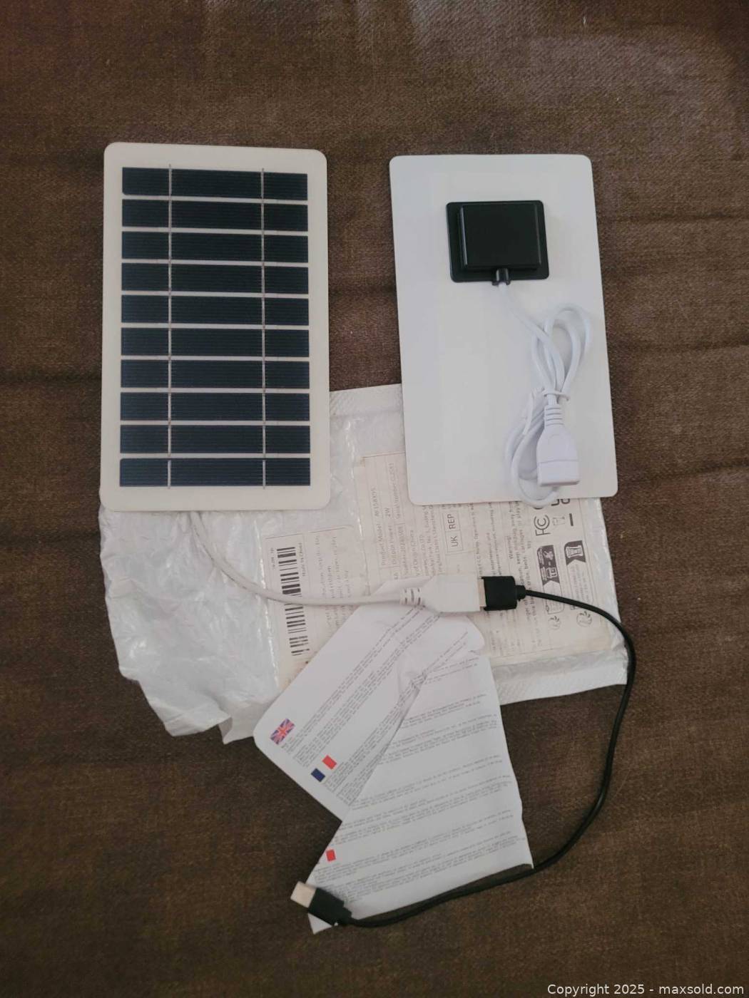 Two USB mini solar energy panels | Maxsold