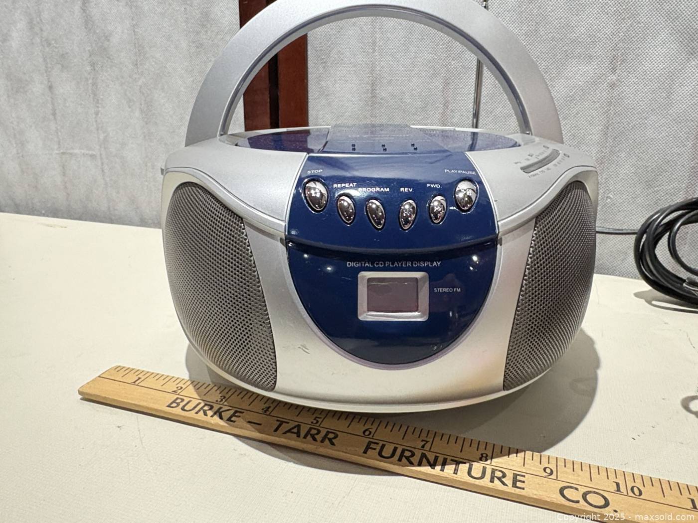 Emerson CD boombox and Panasonic AM/FM radio | Maxsold