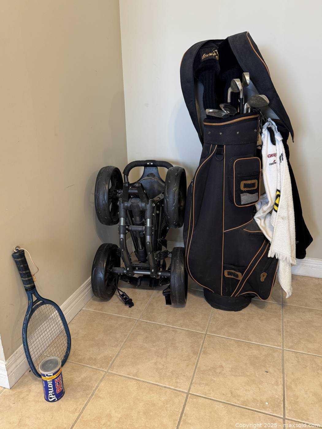 Golf Rackte Golf clubs bag push cart rangefinder racquet | Maxsold