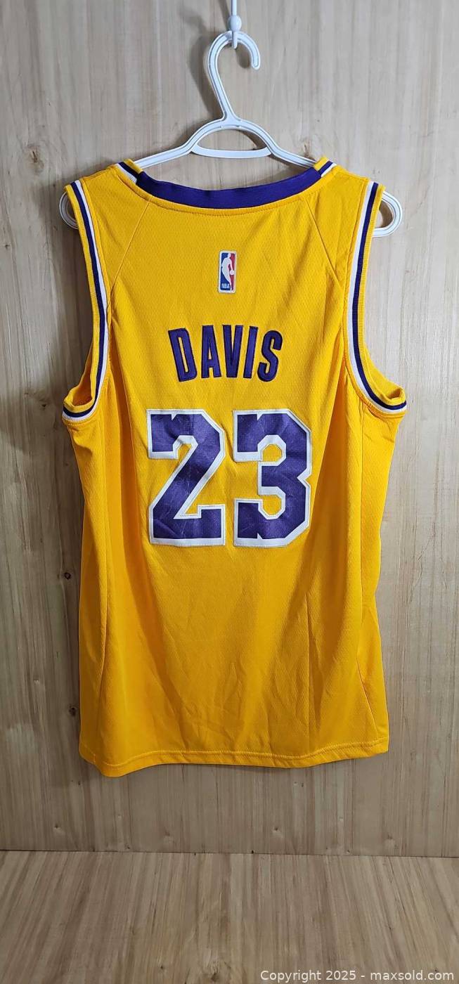 Anthony Davis Los Angeles Lakers Jersey Size 48 | Maxsold