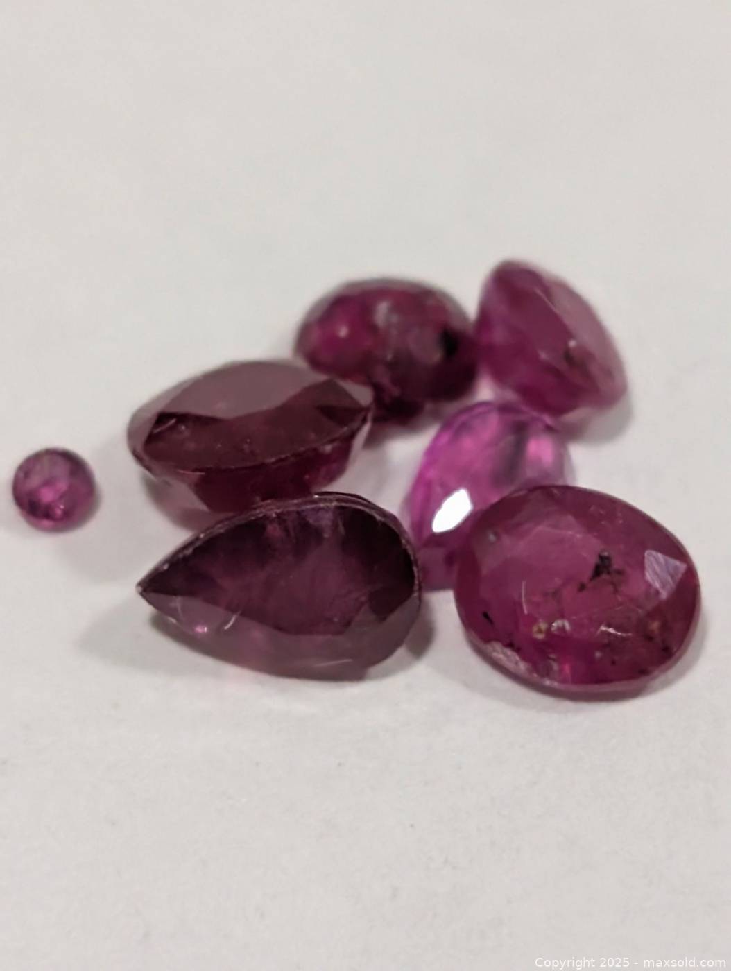 Loose genuine ruby gemstones approx 3ct | Maxsold