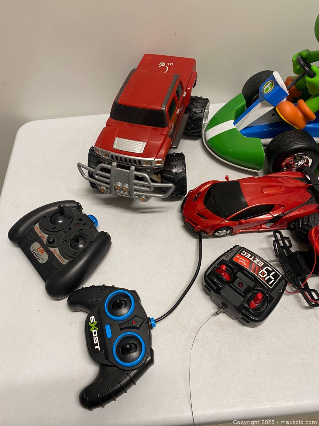 RC vehicles with Yoshi Kart, monster trucks, sports car + controllers ...