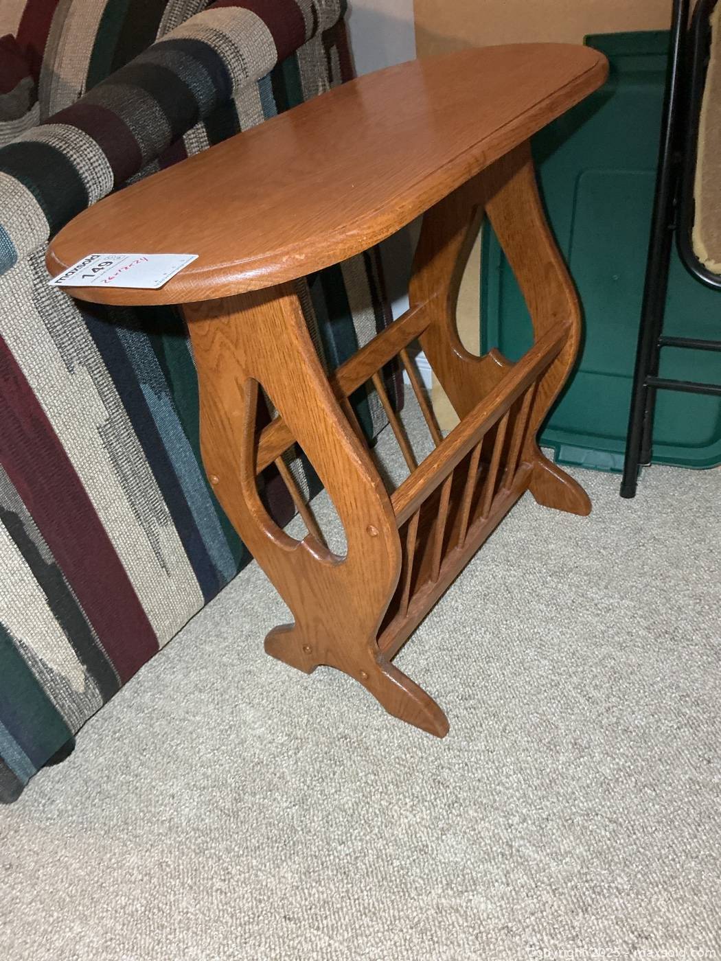 Solid oak end table with magazine rack | Maxsold