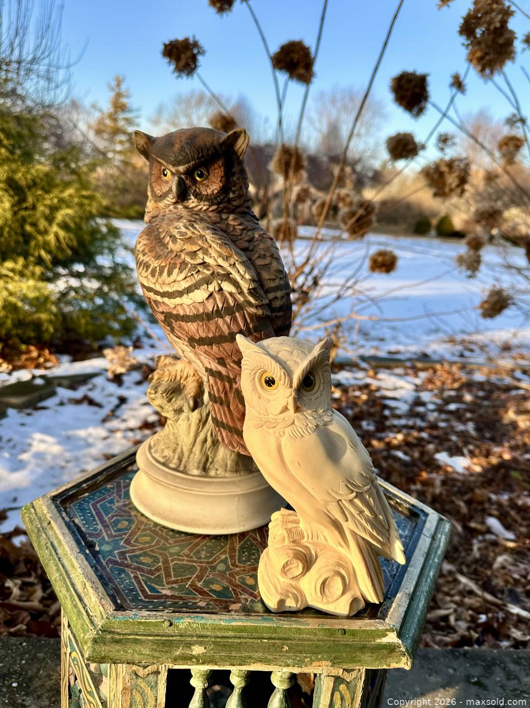 owl様用 Three Ceramic Owls & Hexagonal Side Table | Maxsold