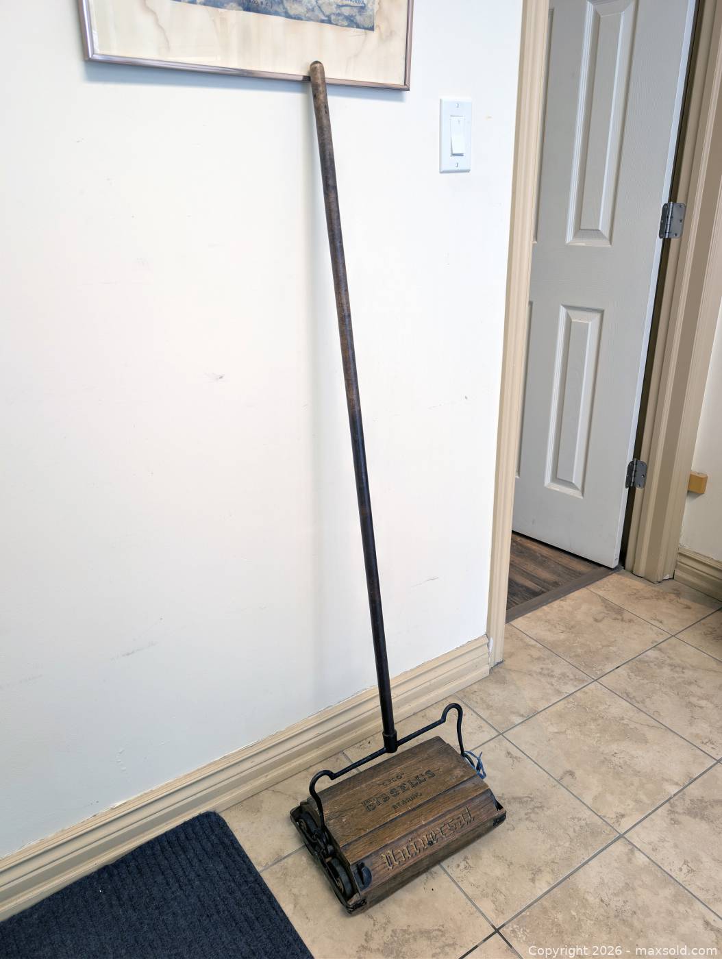 Bissell antique manual carpet sweeper | Maxsold