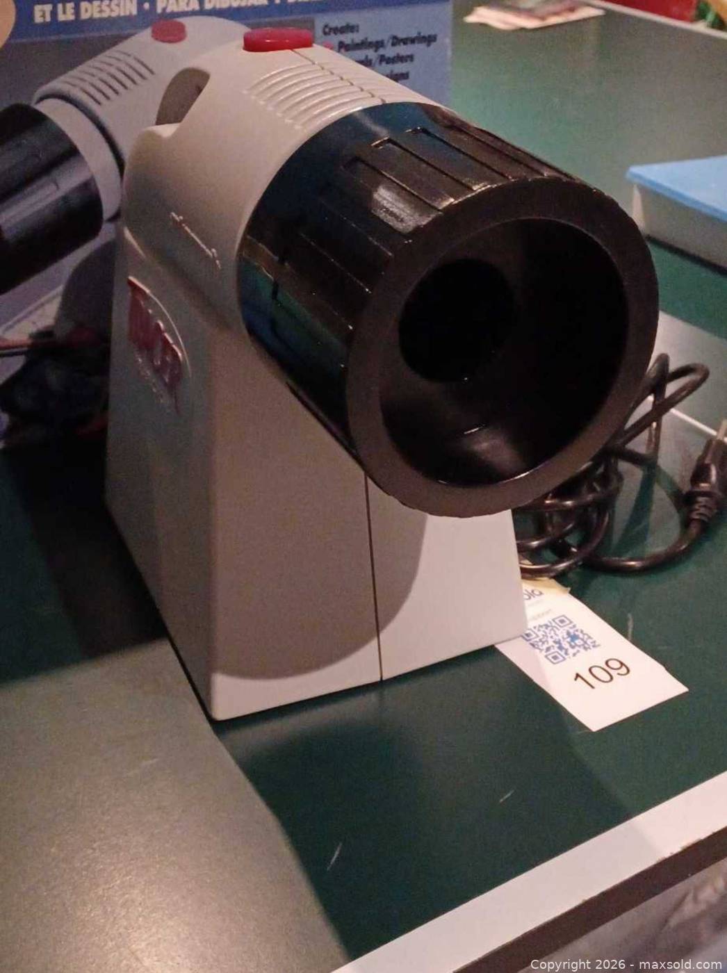 View Graph Projector Artograph Tracer opaque projector | Maxsold