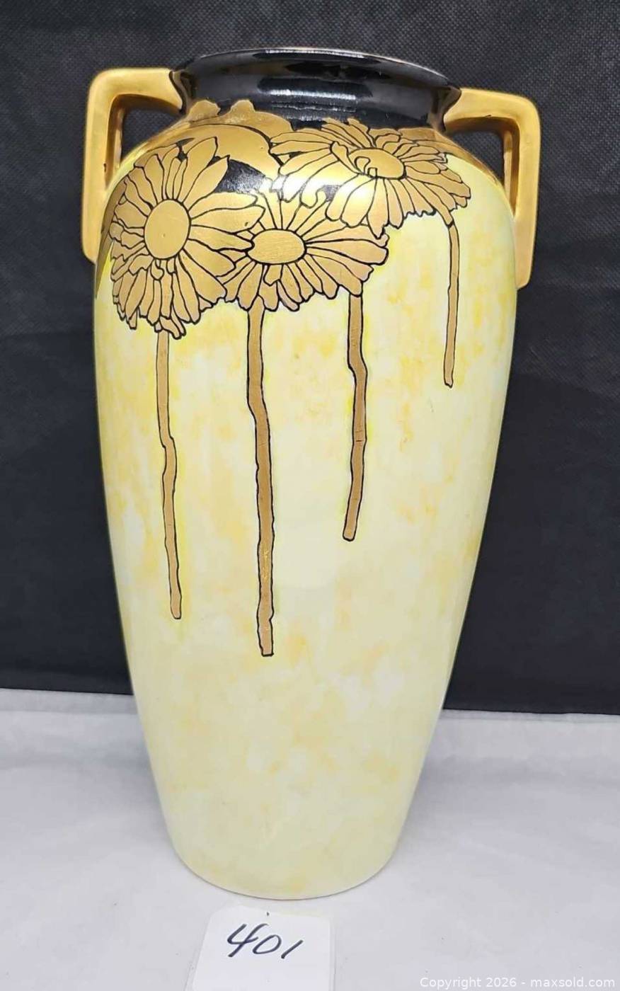 Hand-painted porcelain vase with gold floral motif | Maxsold
