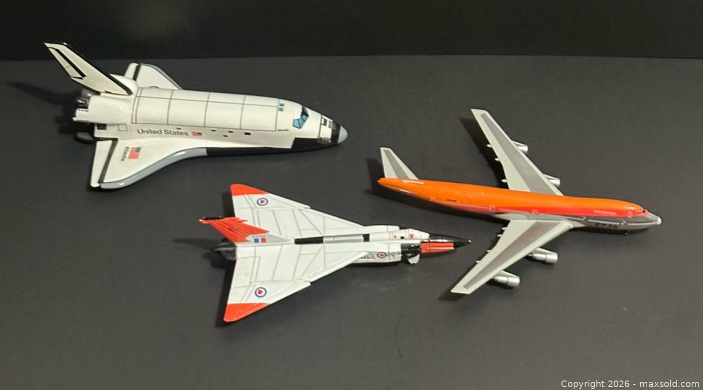 CP Air 1:400 747, Avro Arrow, NASA Shuttle Models | Maxsold
