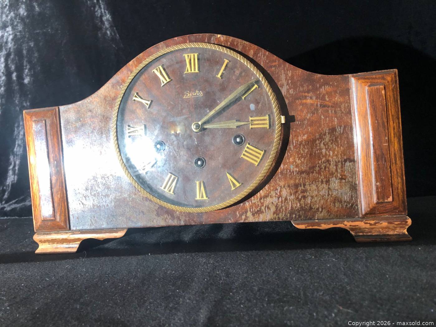 1930-40s wooden chiming mantel clock | Maxsold
