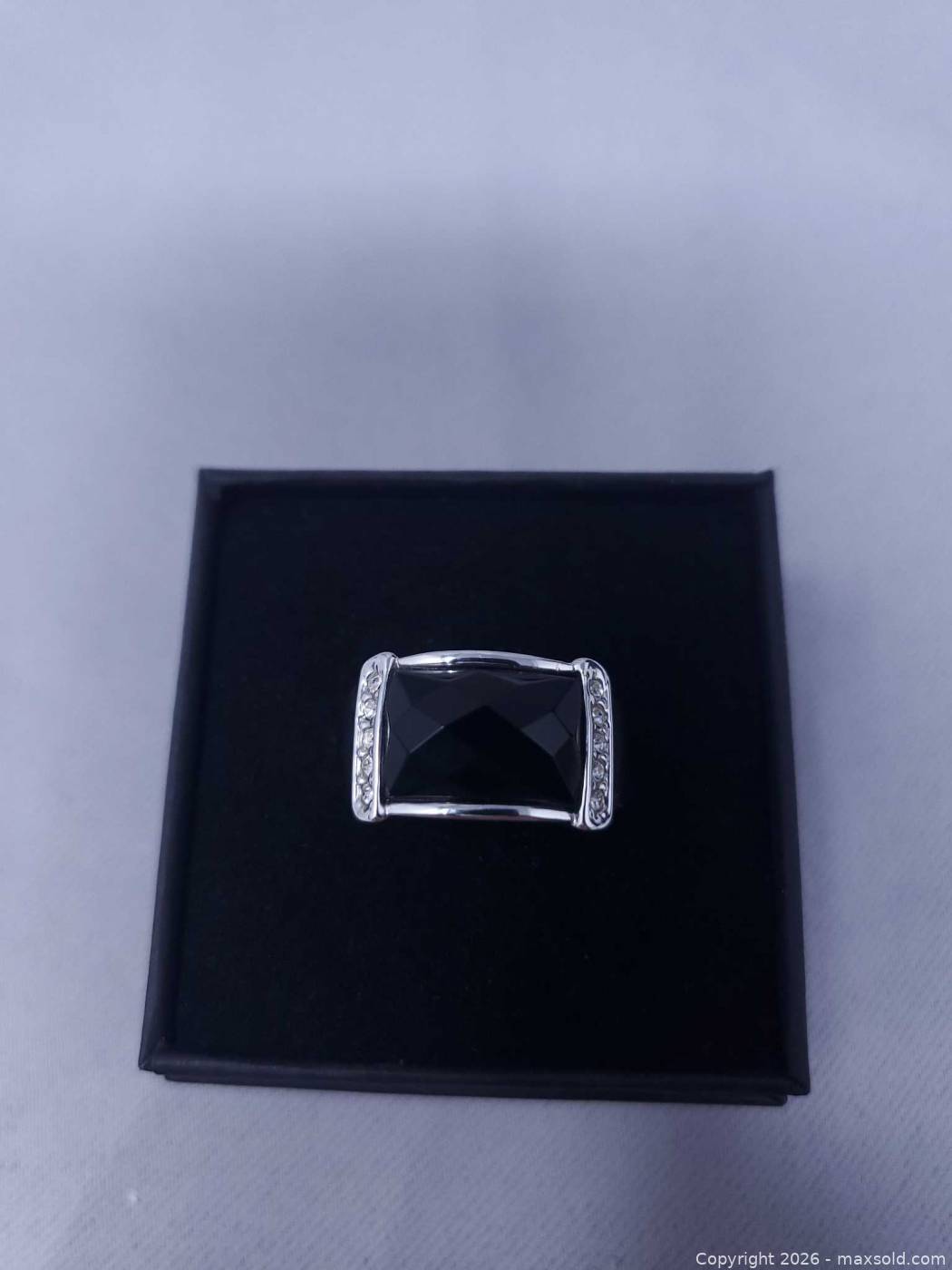18K RGP silver-tone ring with faceted black stone | Maxsold