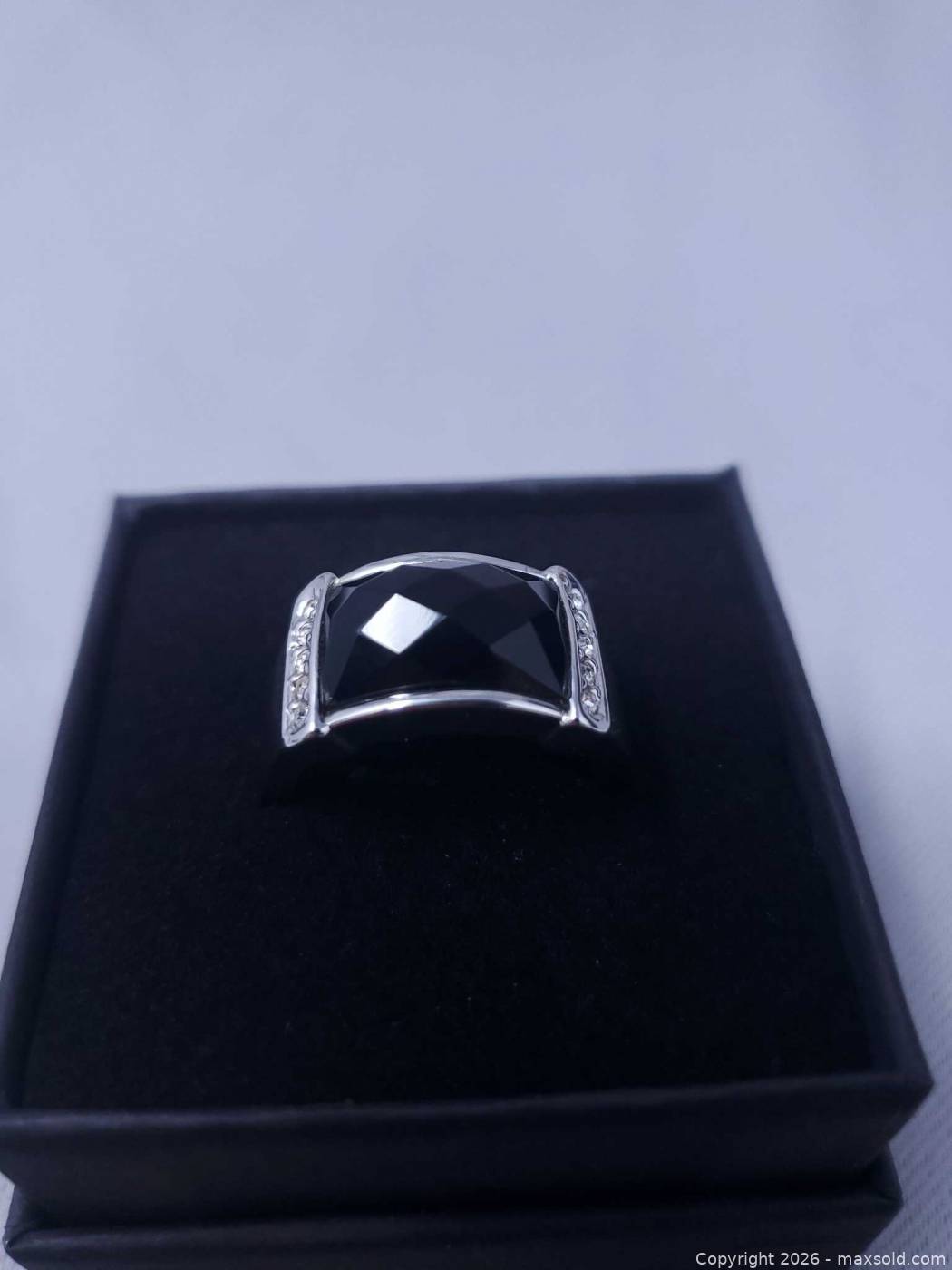 18K RGP silver-tone ring with faceted black stone | Maxsold
