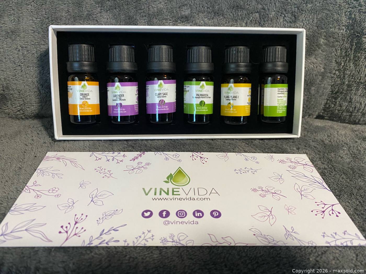Assorted Oil 29 assorted 10 ml essential oil bottles | Maxsold