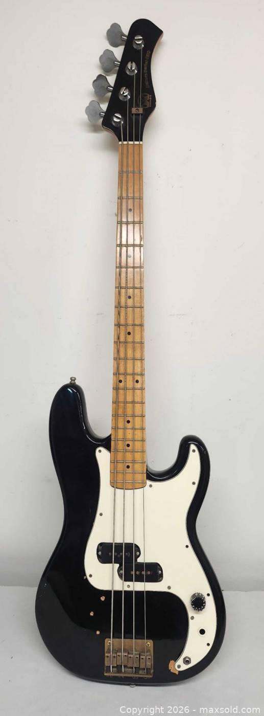 Hondo Deluxe Series 830 Electric Bass Guitar Maxsold Hondo Deluxe Series 830 Electric Bass Guitar Maxsold