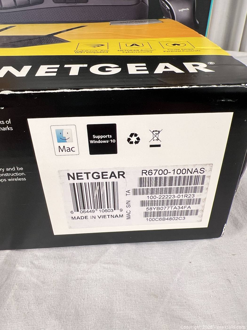 Logitech MK550 Keyboard and Netgear R6700 Router | Maxsold