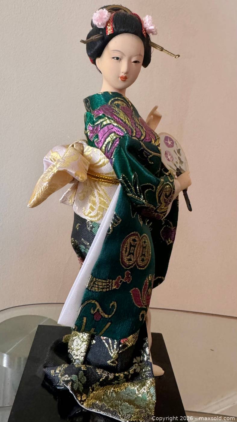 Japanese Geisha porcelain doll on stand | Maxsold