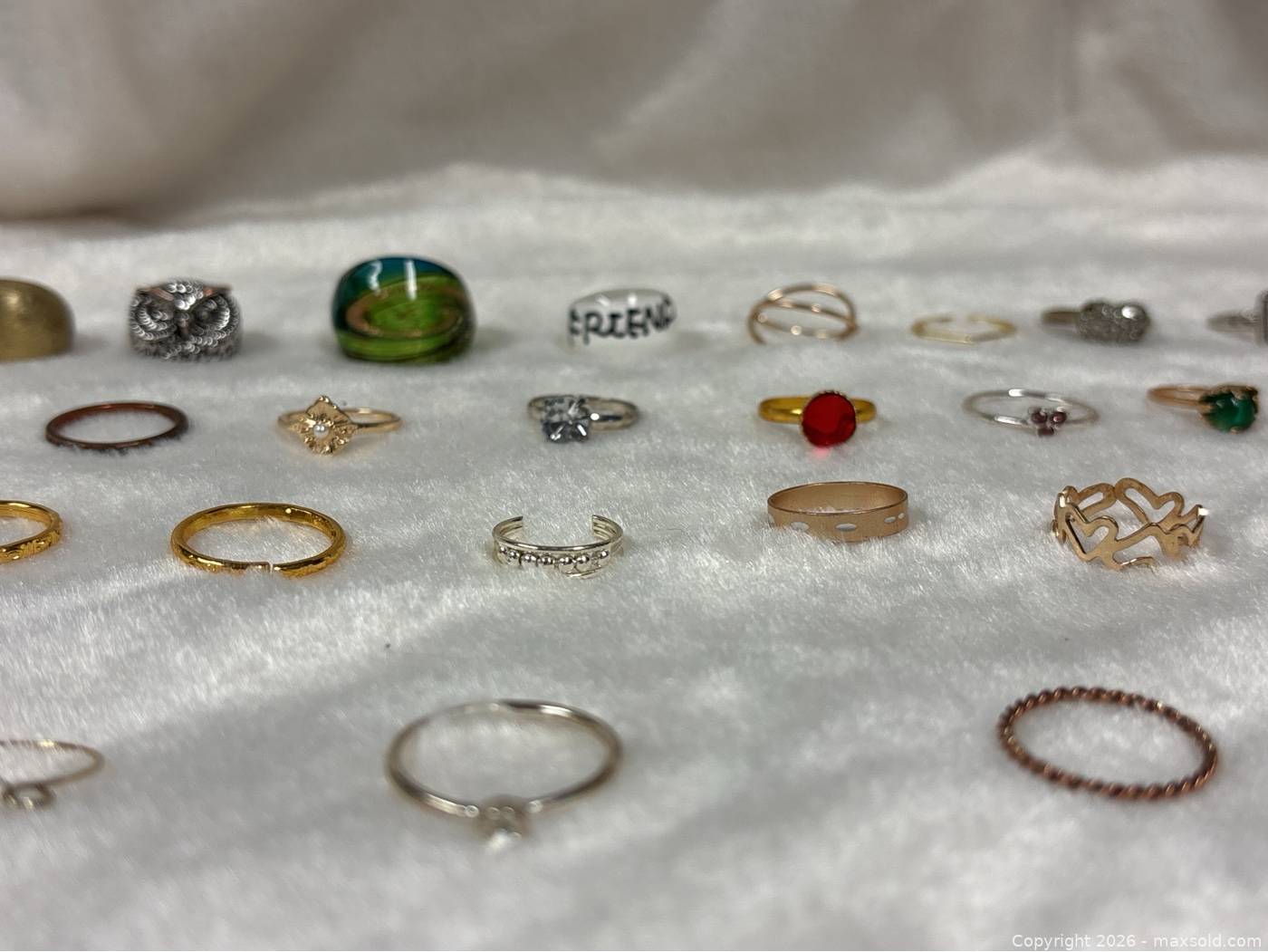 Random Rings Doof Assorted fantasy costume rings, mixed styles | Maxsold