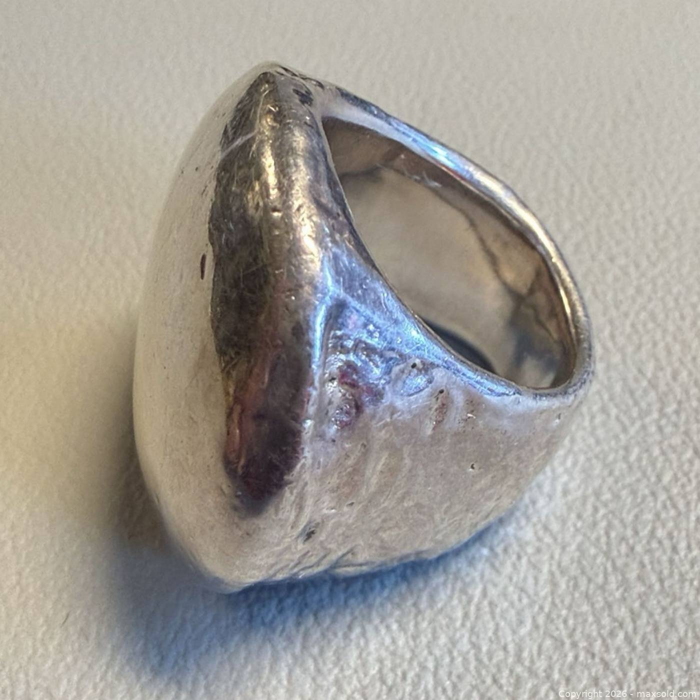 Signe 925 sterling silver hammered band ring | Maxsold