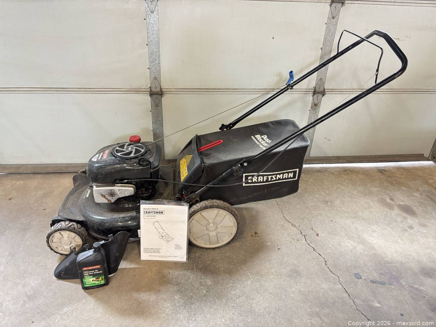 Craftsman gas push lawn mower 7.25 engine with bag, manual, oil | Maxsold