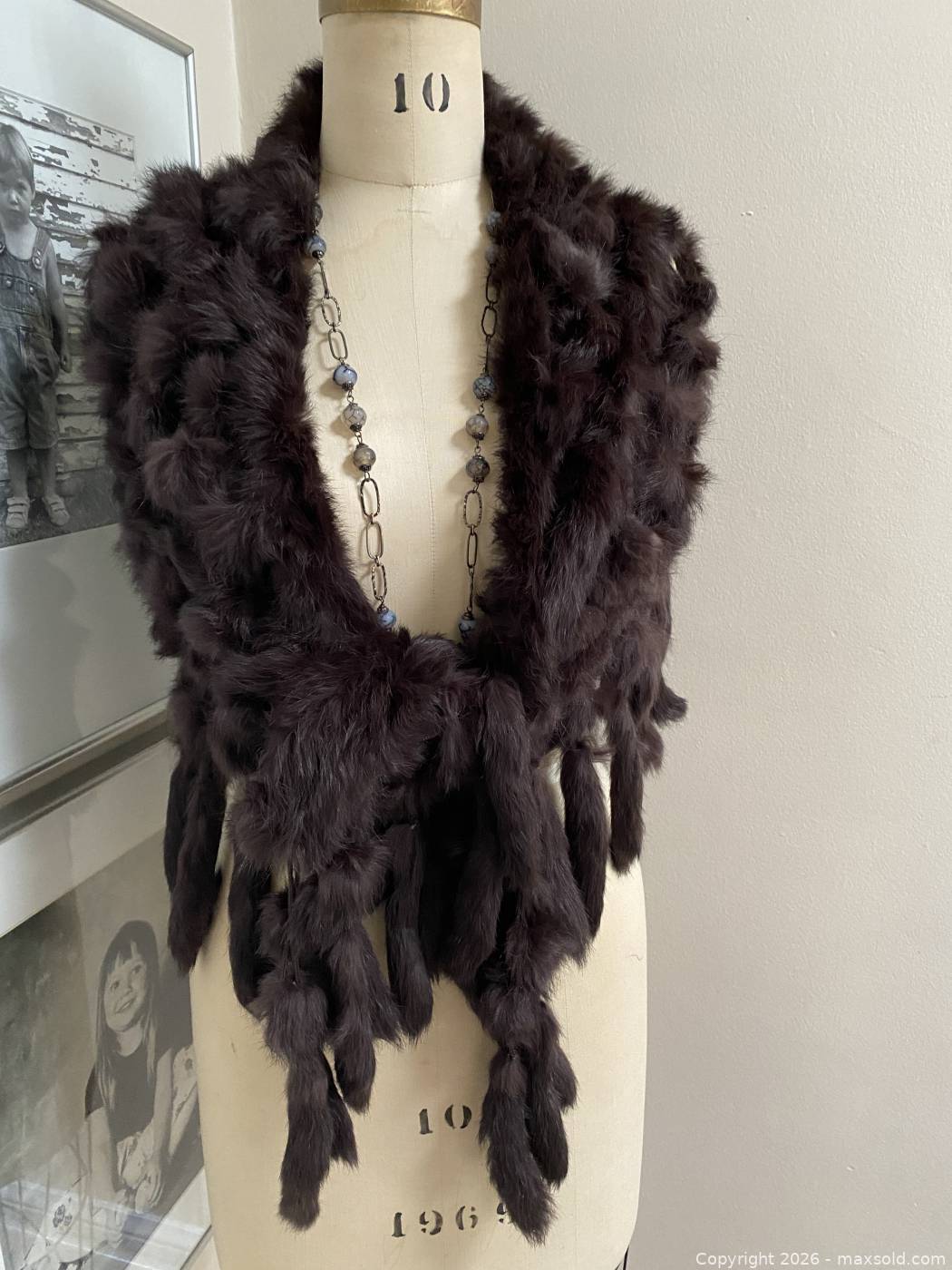 IPSE brown rabbit fur shawl | Maxsold