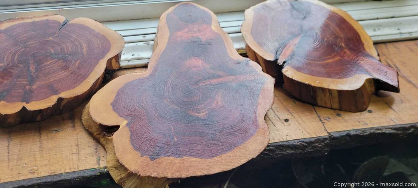 Red cedar rounds | Maxsold