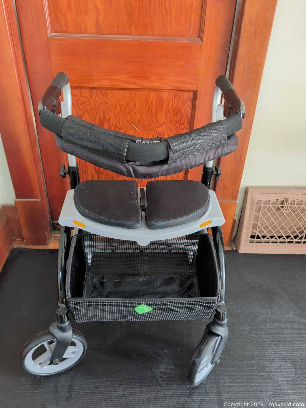 Regular C Evolution Xpresso Lite Regular C Rollator | Maxsold
