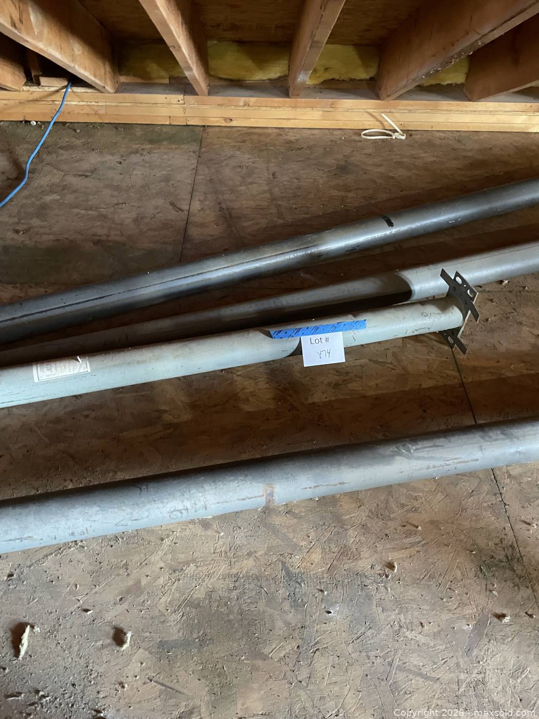 Structural Support Post Four steel adjustable structural support posts | Maxsold
