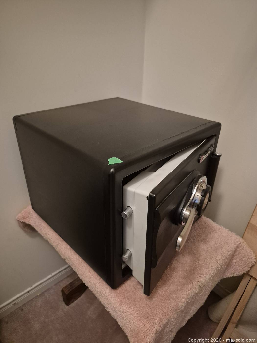 Mini Table Top Safe SentrySafe tabletop combination safe | Maxsold