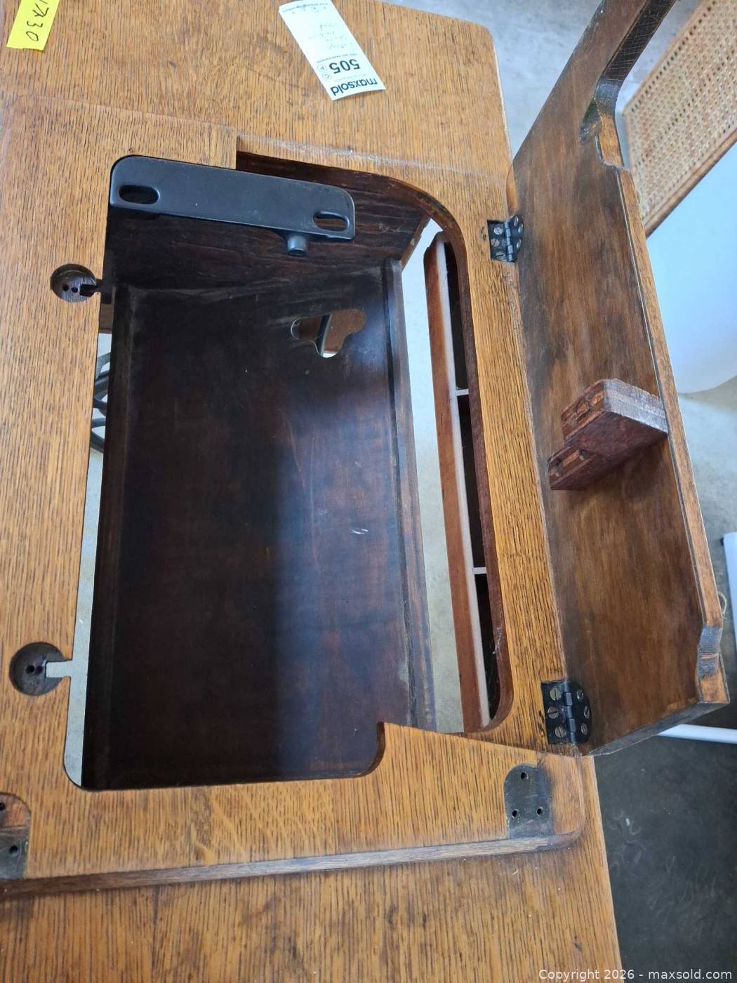 Singer wooden sewing machine stand with 6 drawers | Maxsold