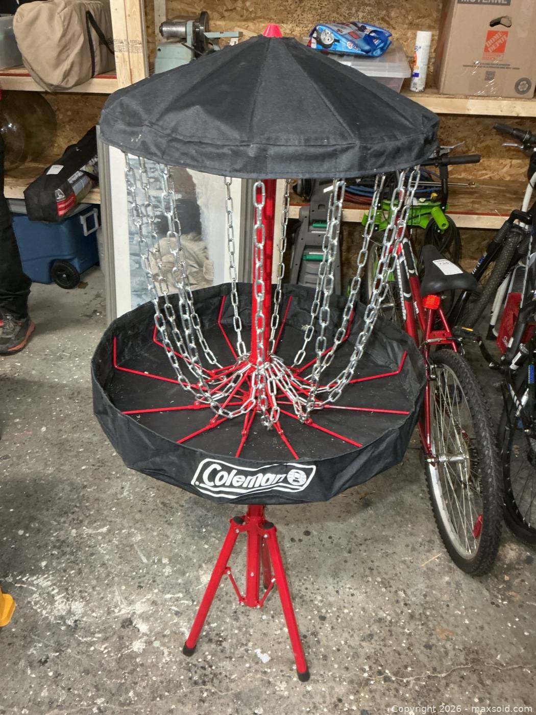 Coleman disc golf basket with discs | Maxsold