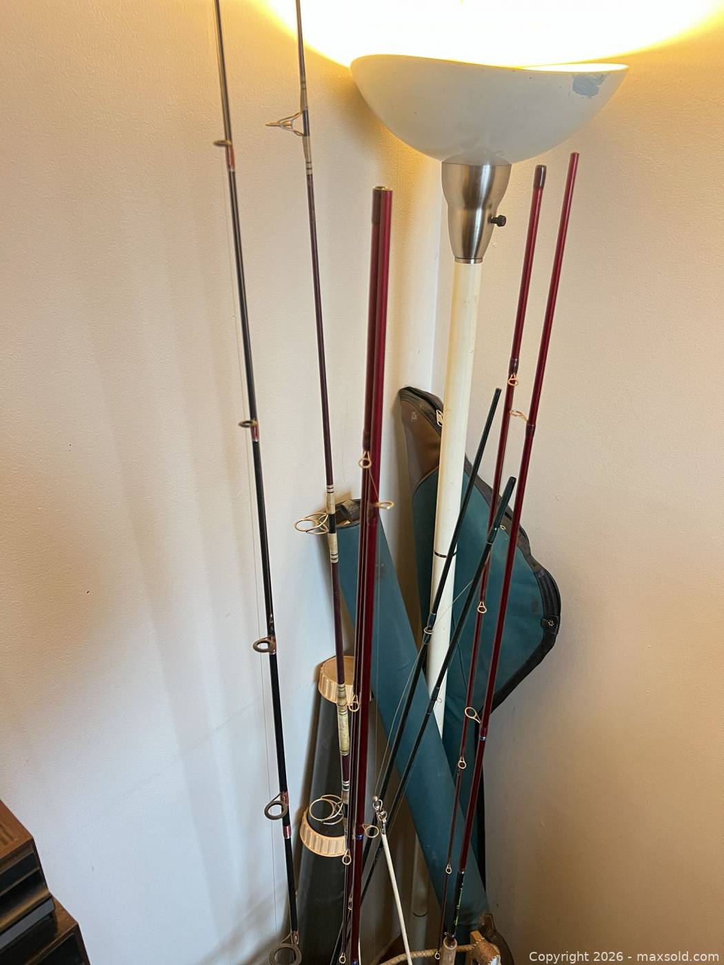 Fishing rods, rack, camping lanterns & accessories | Maxsold