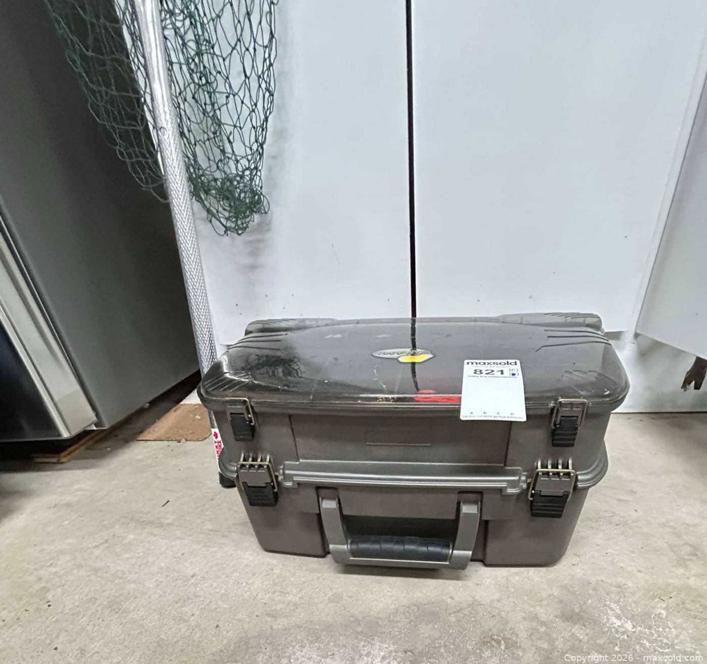 Plano Guide Series tackle box with net | Maxsold