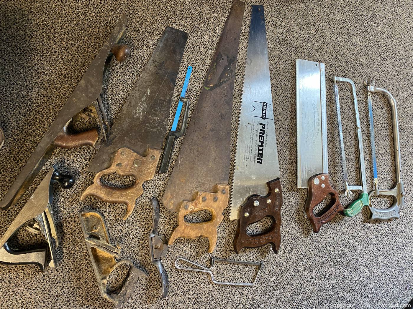 Assorted hand tools with plastic toolbox | Maxsold
