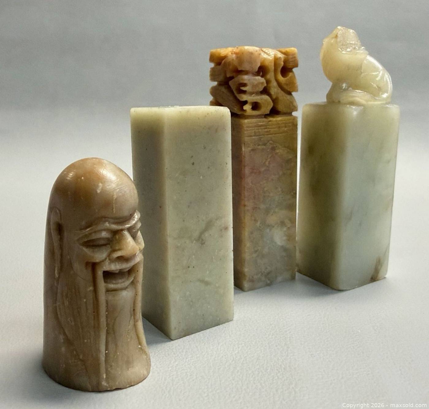 4 Chinese soapstone carvings and seals | Maxsold