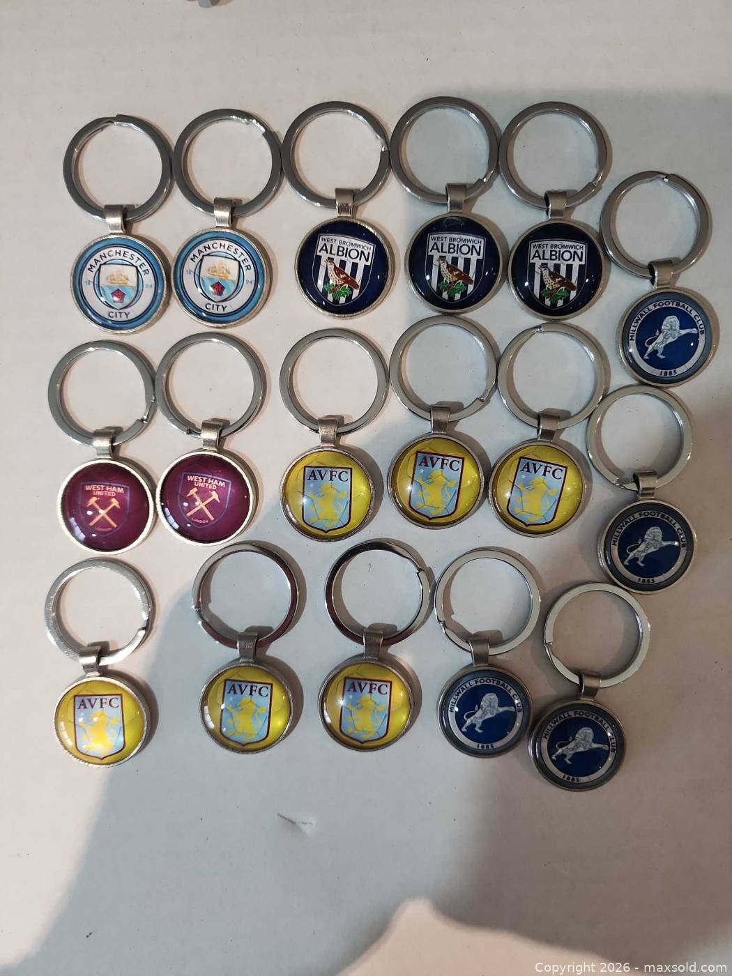 20 metal enamel football club keychains | Maxsold