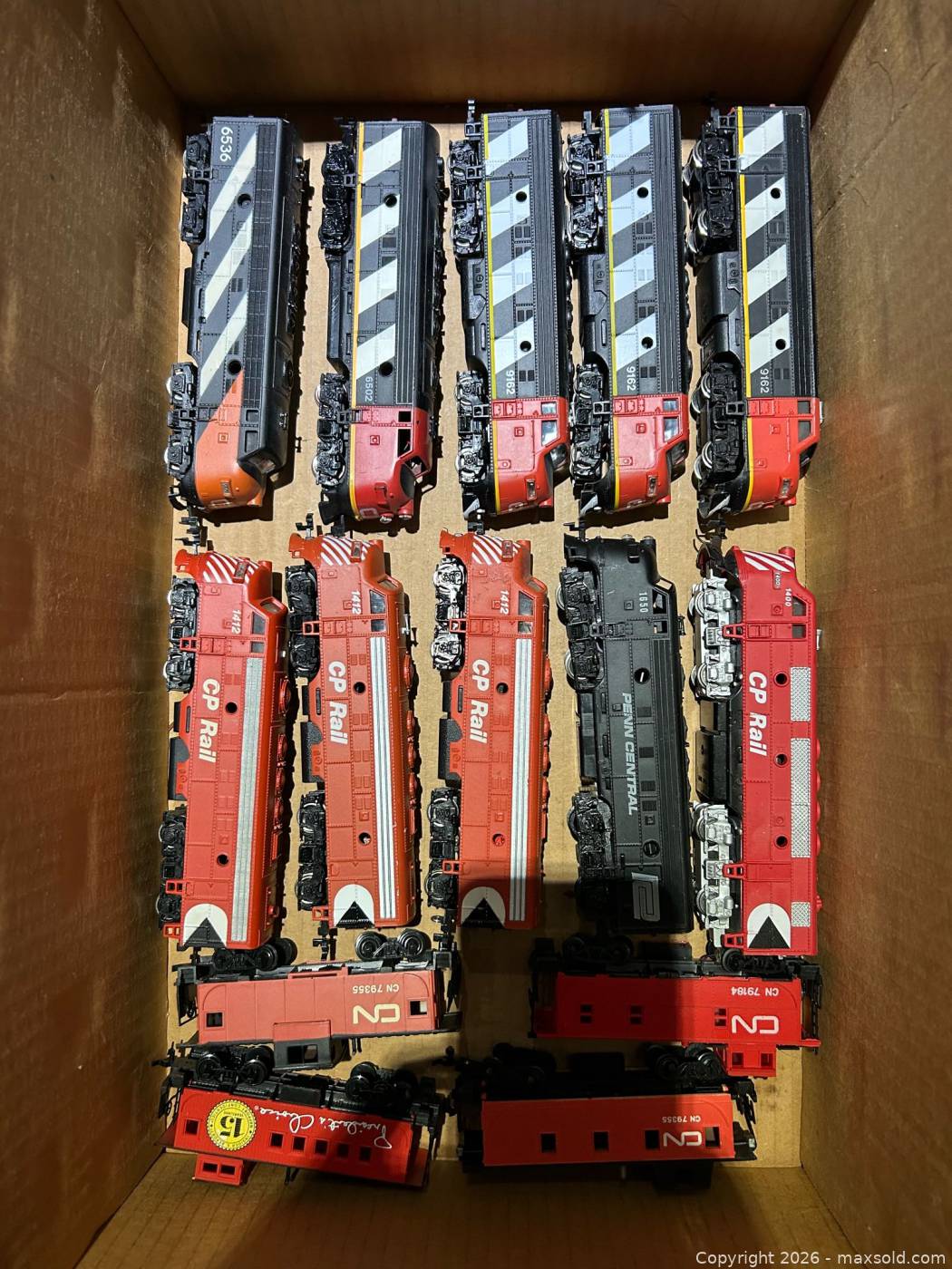 HO scale locomotives, rolling stock, track, controllers | Maxsold