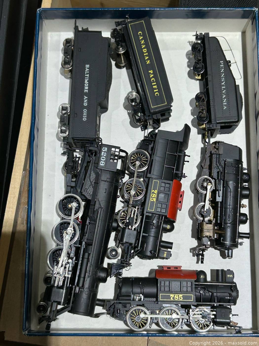 HO scale locomotives, rolling stock, track, controllers | Maxsold