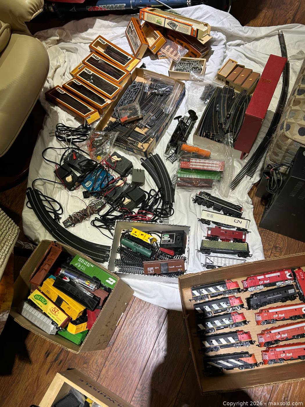 HO scale locomotives, rolling stock, track, controllers | Maxsold