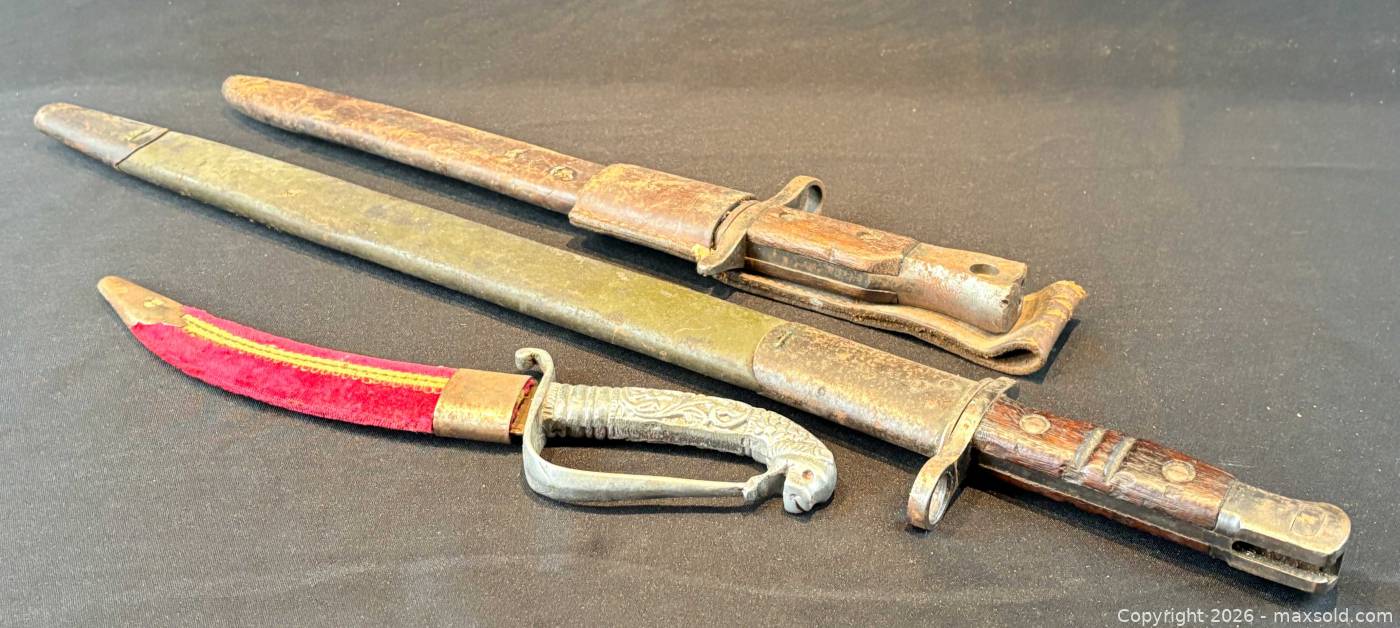 3 daggers and matching sheaths | Maxsold