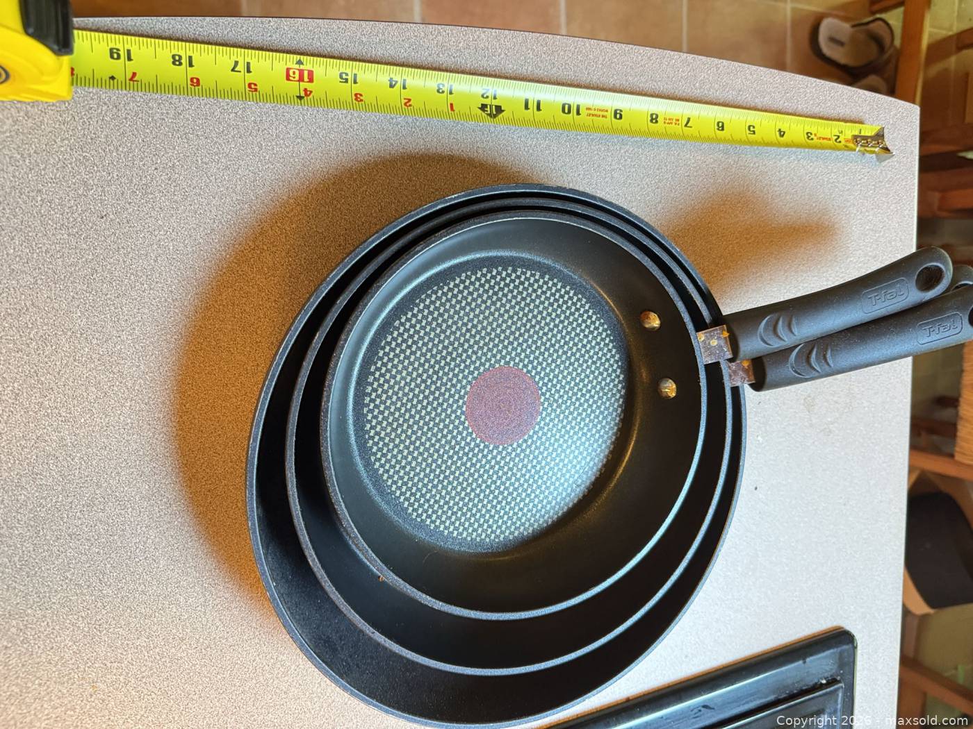Mixed cookware and serveware set | Maxsold