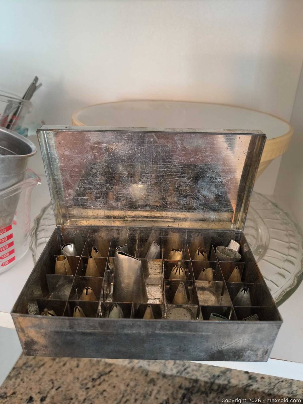 Mixed cookware and bakeware lot | Maxsold
