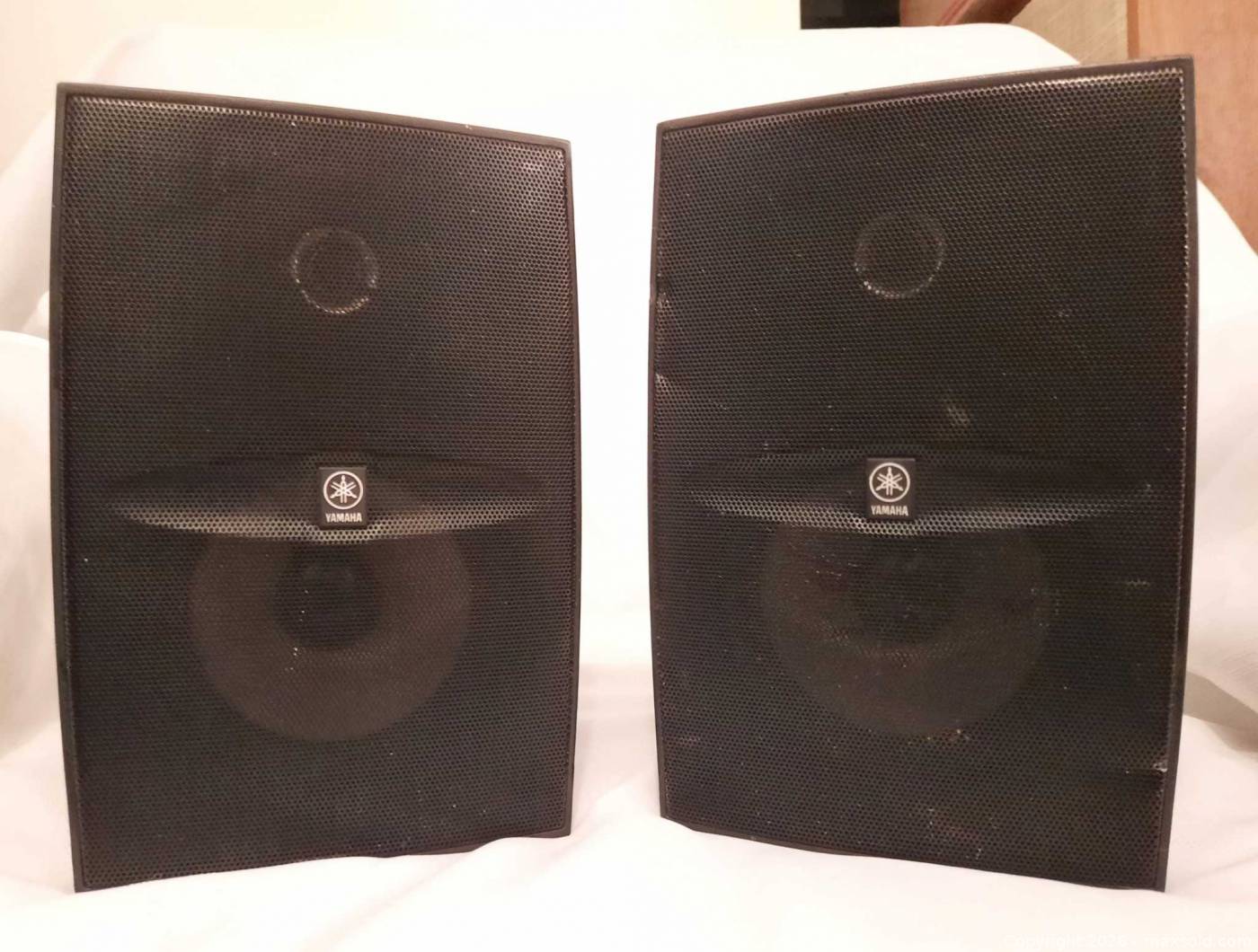 Yamaha NS-SW1 indoor/outdoor speakers with brackets | Maxsold