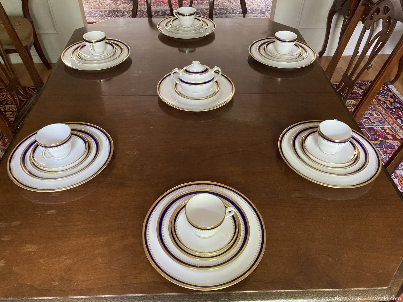 Spode Knightsbridge Cobalt Blue 34-Piece Bone China Set | Maxsold