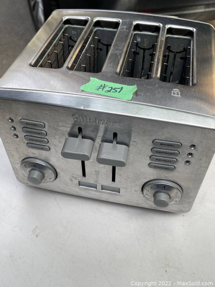Toaster Photo Stainless Steel Cuisinart 4-Slot Toaster | Maxsold