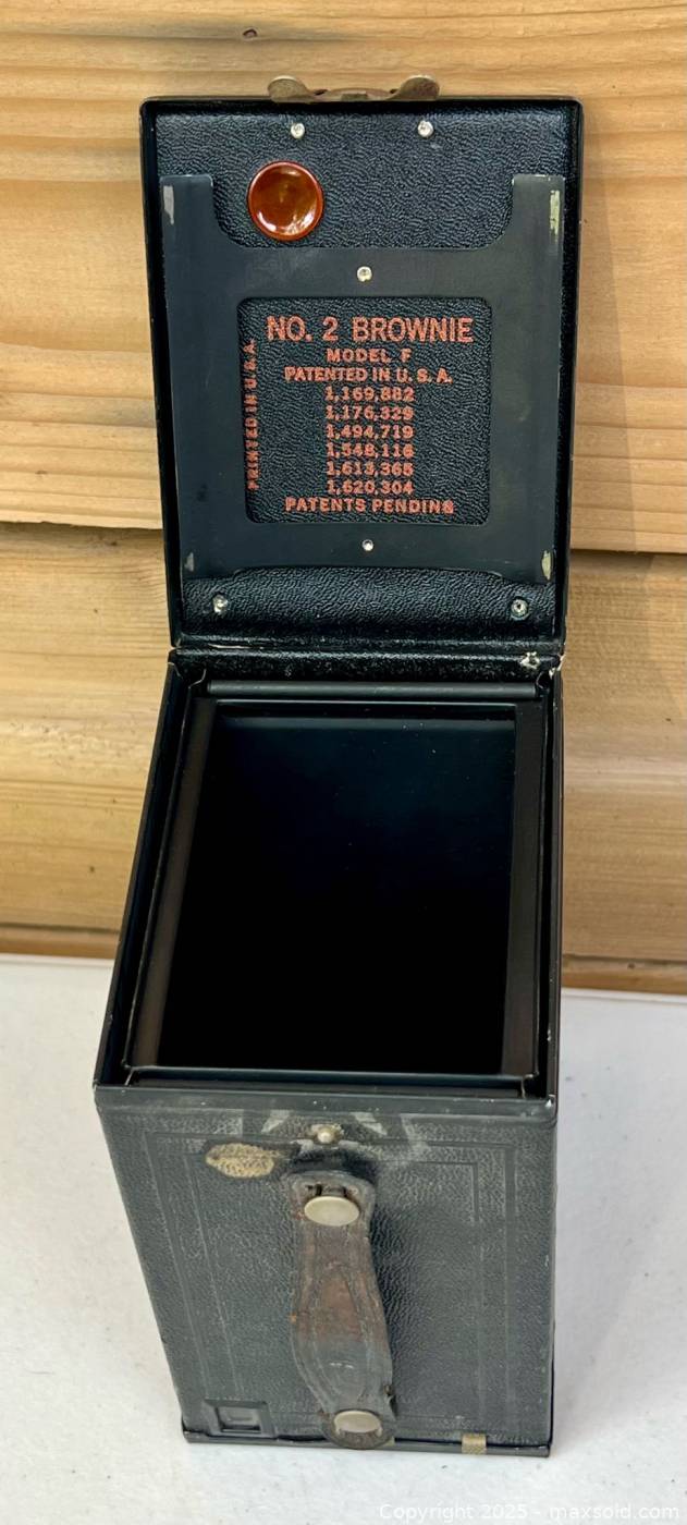 Appareil photo Brownie Box Kodak n° 2 rouge modèle F