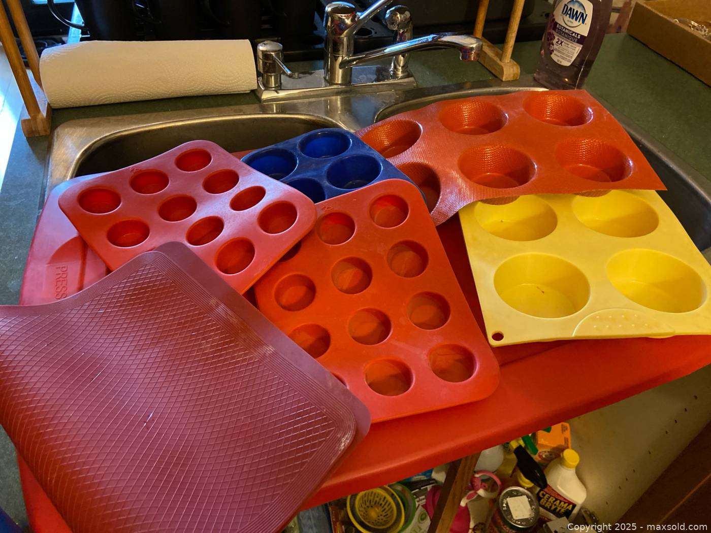 Large mixed bakeware and tools lot | Maxsold